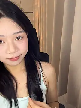 Snapshot of Sweet___ chatting on August 3, 2026, 1:50 pm Sweet online show from August 3, 2026, 1:50 pm