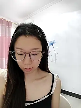 Alexis-235 online show from August 6, 2026, 5:02 am