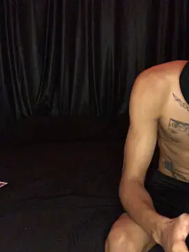 Snapshot of Kinkcouple_ chatting on August 5, 2026, 4:06 am Kinkcouple online show from August 5, 2026, 4:06 am