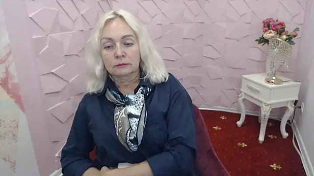 Snapshot of Jinna_luvv chatting on August 5, 2026, 10:42 am Jinna luvv online show from August 5, 2026, 10:42 am