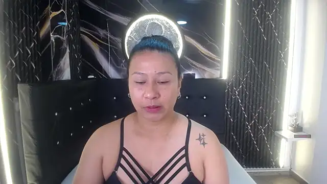 Snapshot of __Serena chatting on August 5, 2026, 1:05 pm Serena online show from August 5, 2026, 1:05 pm