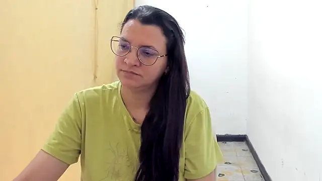 MARILYN GARCIA online show from October 18, 2025, 2:08 pm