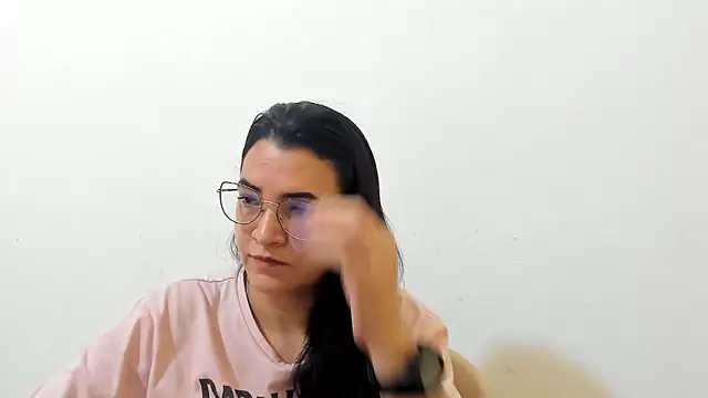 MARILYN GARCIA online show from November 28, 2025, 4:07 pm