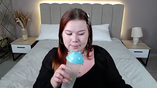 Snapshot of EvaBlunnsh_ chatting on August 5, 2026, 12:10 pm EvaBlunnsh online show from August 5, 2026, 12:10 pm