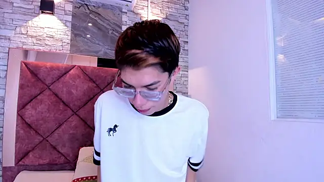 Snapshot of LianFerrer1 chatting on August 6, 2026, 11:27 am LianFerrer1 online show from August 6, 2026, 11:27 am