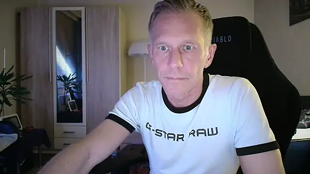 Snapshot of slaveboy2016@xh chatting on June 9, 2026, 9:16 pm slaveboy2016xh online show from June 9, 2026, 9:16 pm