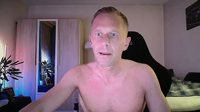 Snapshot of slaveboy2016@xh chatting on June 23, 2026, 11:14 pm slaveboy2016xh online show from June 23, 2026, 11:14 pm