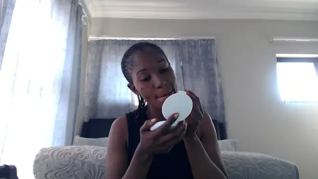 Snapshot of leanna23 chatting on May 18, 2026, 7:35 am leanna23 online show from May 18, 2026, 7:35 am