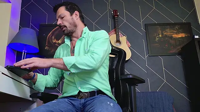 Snapshot of ChrisKox chatting on November 29, 2025, 2:44 am ChrisKox online show from November 29, 2025, 2:44 am