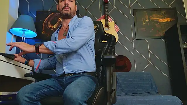 Snapshot of ChrisKox chatting on October 22, 2025, 3:50 am ChrisKox online show from October 22, 2025, 3:50 am