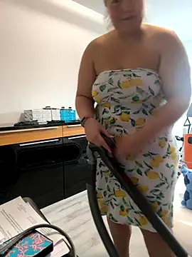 BootyLola online show from November 10, 2025, 9:14 am