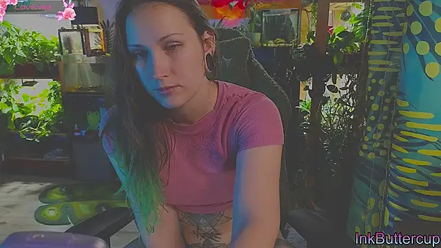 Snapshot of Dead_Butterfly chatting on October 19, 2025, 4:15 am Dead Butterfly online show from October 19, 2025, 4:15 am