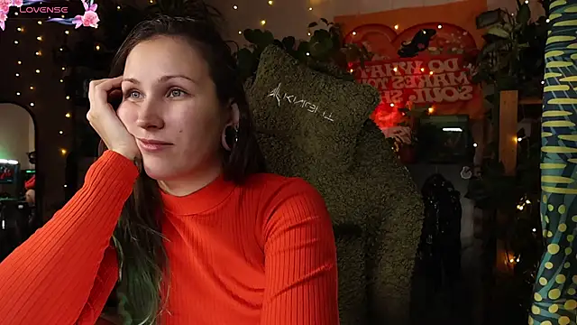 Snapshot of Dead_Butterfly chatting on October 21, 2025, 2:44 am Dead Butterfly online show from October 21, 2025, 2:44 am