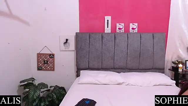 Snapshot of Sophie_And_Alis chatting on March 18, 2025, 3:01 pm Sophie And Alis online show from March 18, 2025, 3:01 pm