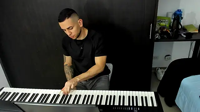 logan smith online show from October 10, 2025, 12:33 am