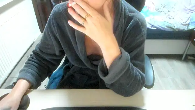 Snapshot of minoesje37 chatting on November 17, 2025, 8:24 pm minoesje37 online show from November 17, 2025, 8:24 pm