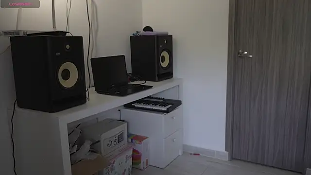 aimi art1 online show from January 30, 2025, 12:48 pm