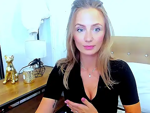 LenaCUTE online show from September 12, 2025, 7:13 pm