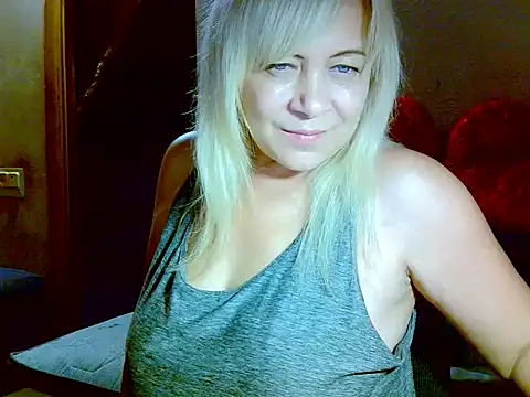 Snapshot of AgoniA7 chatting on November 28, 2025, 4:45 am AgoniA7 online show from November 28, 2025, 4:45 am