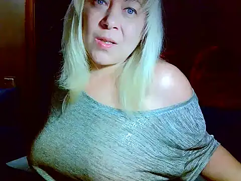 Snapshot of AgoniA7 chatting on May 18, 2026, 6:56 pm AgoniA7 online show from May 18, 2026, 6:56 pm