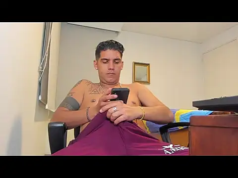 Snapshot of Zack_Grey chatting on November 6, 2025, 3:32 am Zack Grey online show from November 6, 2025, 3:32 am