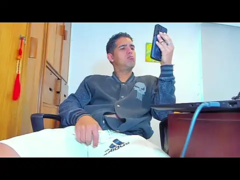 Snapshot of Zack_Grey chatting on October 9, 2025, 11:33 am Zack Grey online show from October 9, 2025, 11:33 am