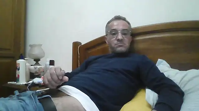 Snapshot of CarlosRocha73 chatting on May 16, 2026, 10:53 pm CarlosRocha73 online show from May 16, 2026, 10:53 pm