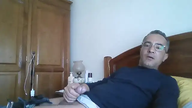 Snapshot of CarlosRocha73 chatting on May 7, 2026, 12:52 pm CarlosRocha73 online show from May 7, 2026, 12:52 pm