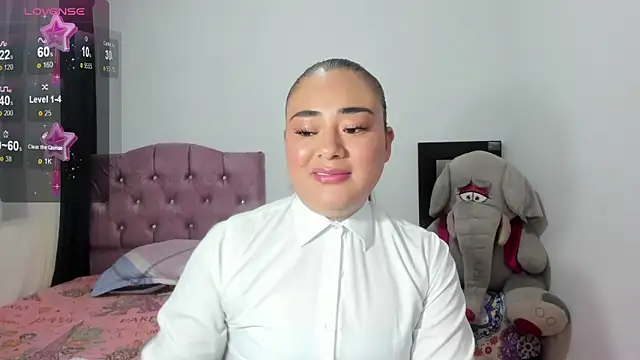 ReyleDoll online show from May 12, 2026, 11:22 pm
