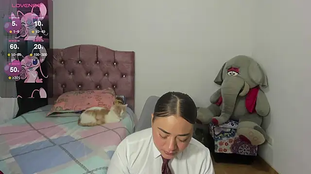 ReyleDoll online show from April 23, 2026, 11:17 pm
