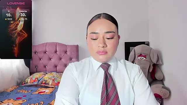 ReyleDoll online show from May 13, 2026, 9:55 pm