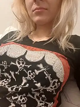 Snapshot of YogisticJuli666 chatting on October 20, 2025, 4:58 am YogisticJuli666 online show from October 20, 2025, 4:58 am