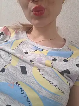 Snapshot of YogisticJuli666 chatting on October 30, 2025, 5:28 am YogisticJuli666 online show from October 30, 2025, 5:28 am