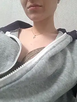 Snapshot of YogisticJuli666 chatting on October 15, 2025, 5:28 am YogisticJuli666 online show from October 15, 2025, 5:28 am