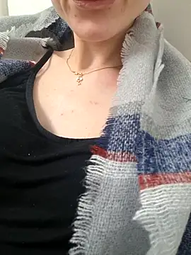 Snapshot of YogisticJuli666 chatting on November 17, 2025, 8:40 am YogisticJuli666 online show from November 17, 2025, 8:40 am