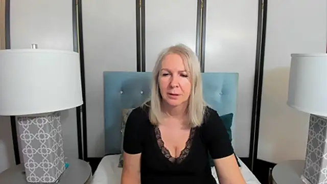 Snapshot of EricaTop chatting on February 10, 2026, 9:14 pm EricaTop online show from February 10, 2026, 9:14 pm