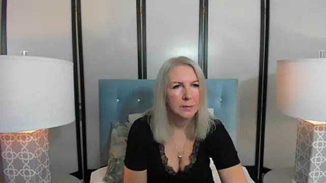 Snapshot of EricaTop chatting on November 29, 2025, 6:02 am EricaTop online show from November 29, 2025, 6:02 am