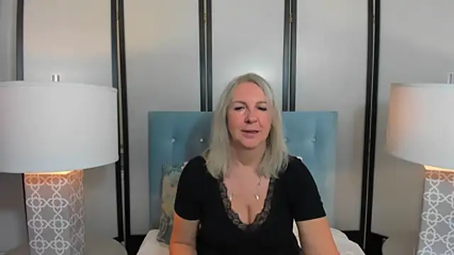 Snapshot of EricaTop chatting on October 29, 2025, 5:34 pm EricaTop online show from October 29, 2025, 5:34 pm