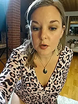 Snapshot of SwedishJennifer chatting on November 18, 2025, 3:37 pm SwedishJennifer online show from November 18, 2025, 3:37 pm