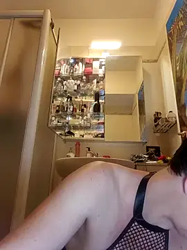 lucillabollente online show from May 4, 2026, 4:05 am