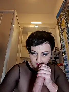 lucillabollente online show from September 25, 2025, 4:40 am