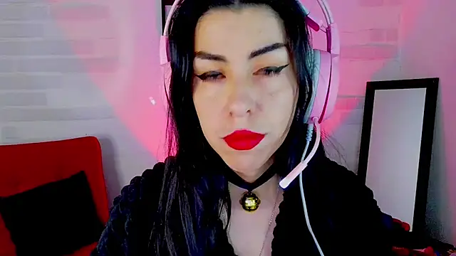 Snapshot of sky_girl1 chatting on October 21, 2025, 2:44 am sky girl1 online show from October 21, 2025, 2:44 am