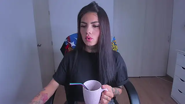 Snapshot of Lisegg_ chatting on June 2, 2026, 10:15 am Lisegg online show from June 2, 2026, 10:15 am