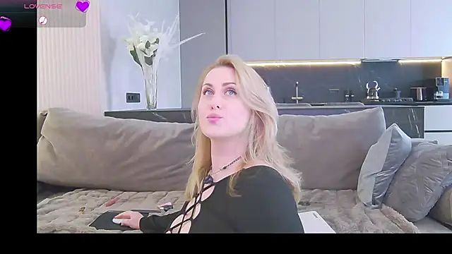 Snapshot of Sinful_Eyes chatting on February 5, 2025, 11:23 am Sinful Eyes online show from February 5, 2025, 11:23 am