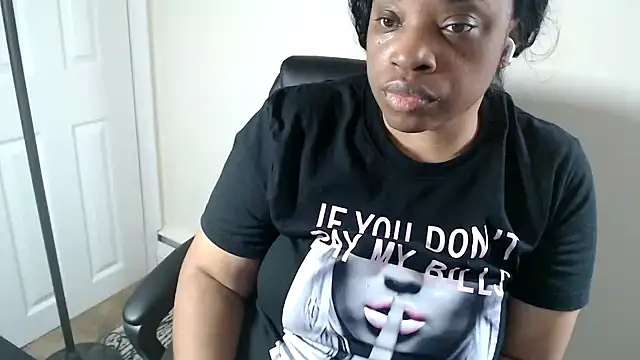 Sexymona1218 online show from August 8, 2026, 7:43 pm
