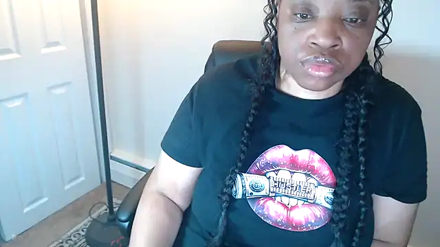 Snapshot of Sexymona1218 chatting on May 9, 2026, 7:01 am Sexymona1218 online show from May 9, 2026, 7:01 am