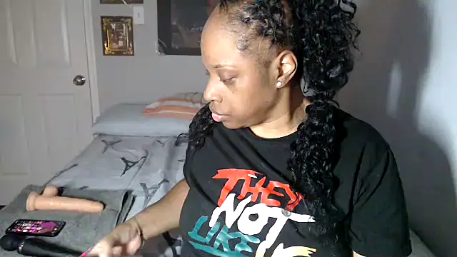 Snapshot of Sexymona1218 chatting on October 22, 2025, 8:58 am Sexymona1218 online show from October 22, 2025, 8:58 am