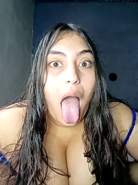 xandra252 online show from June 19, 2026, 8:03 pm