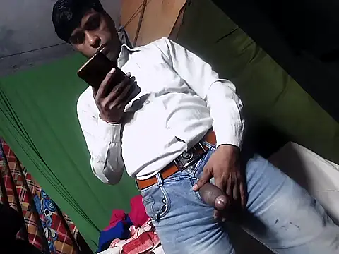 Snapshot of desiboy1101 chatting on January 29, 2025, 3:33 am desiboy1101 online show from January 29, 2025, 3:33 am