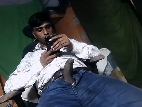 Snapshot of desiboy1101 chatting on September 30, 2025, 1:17 pm desiboy1101 online show from September 30, 2025, 1:17 pm